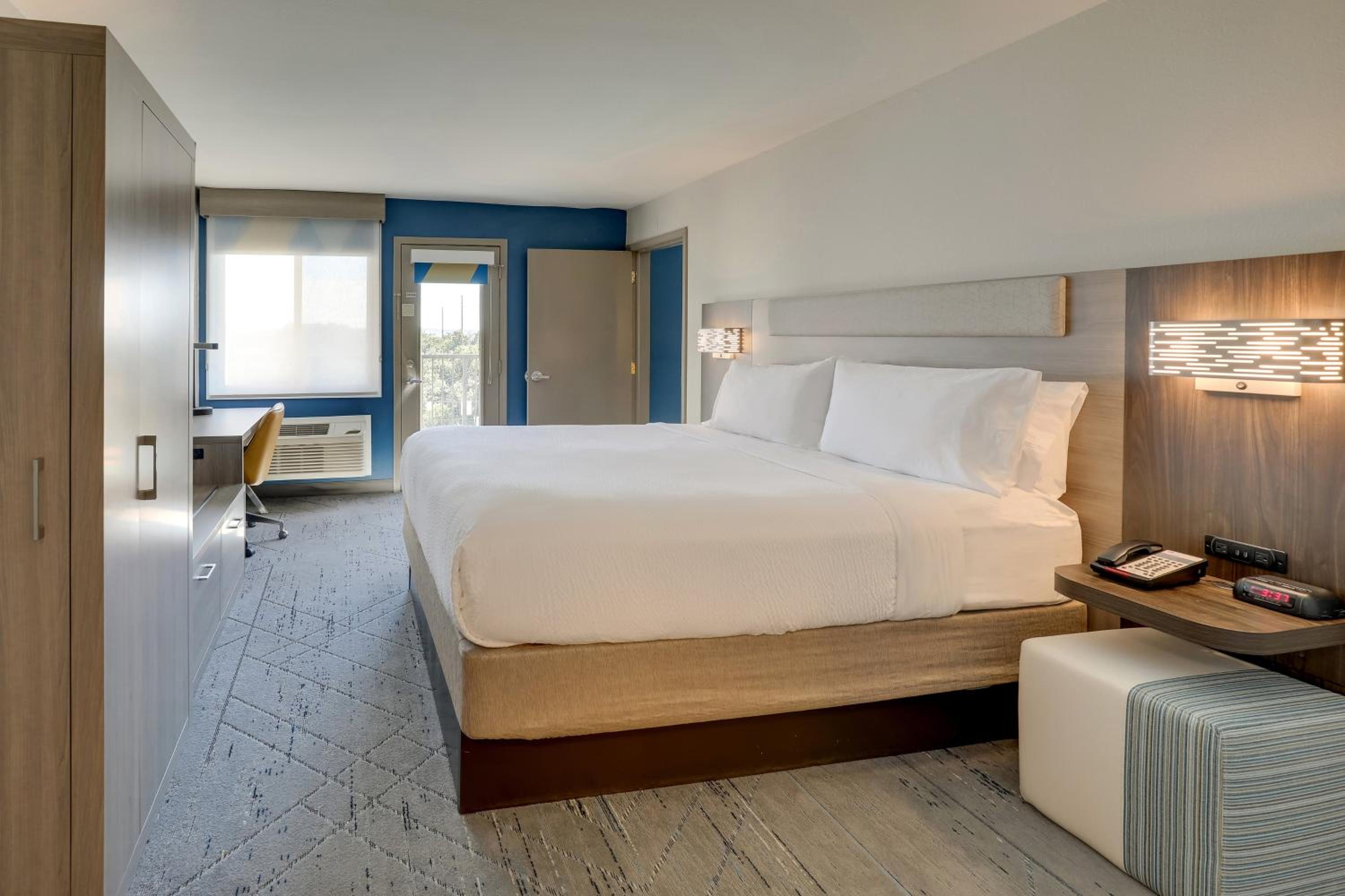 holiday inn express and suites branson 76 central