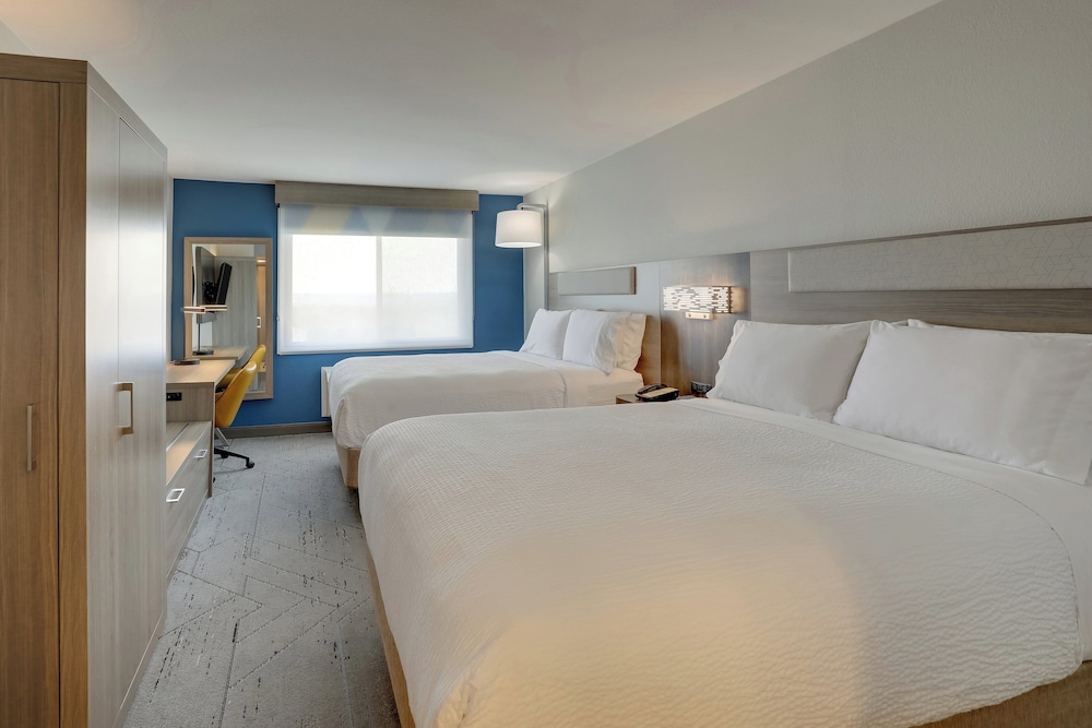 holiday inn express and suites branson 76 central