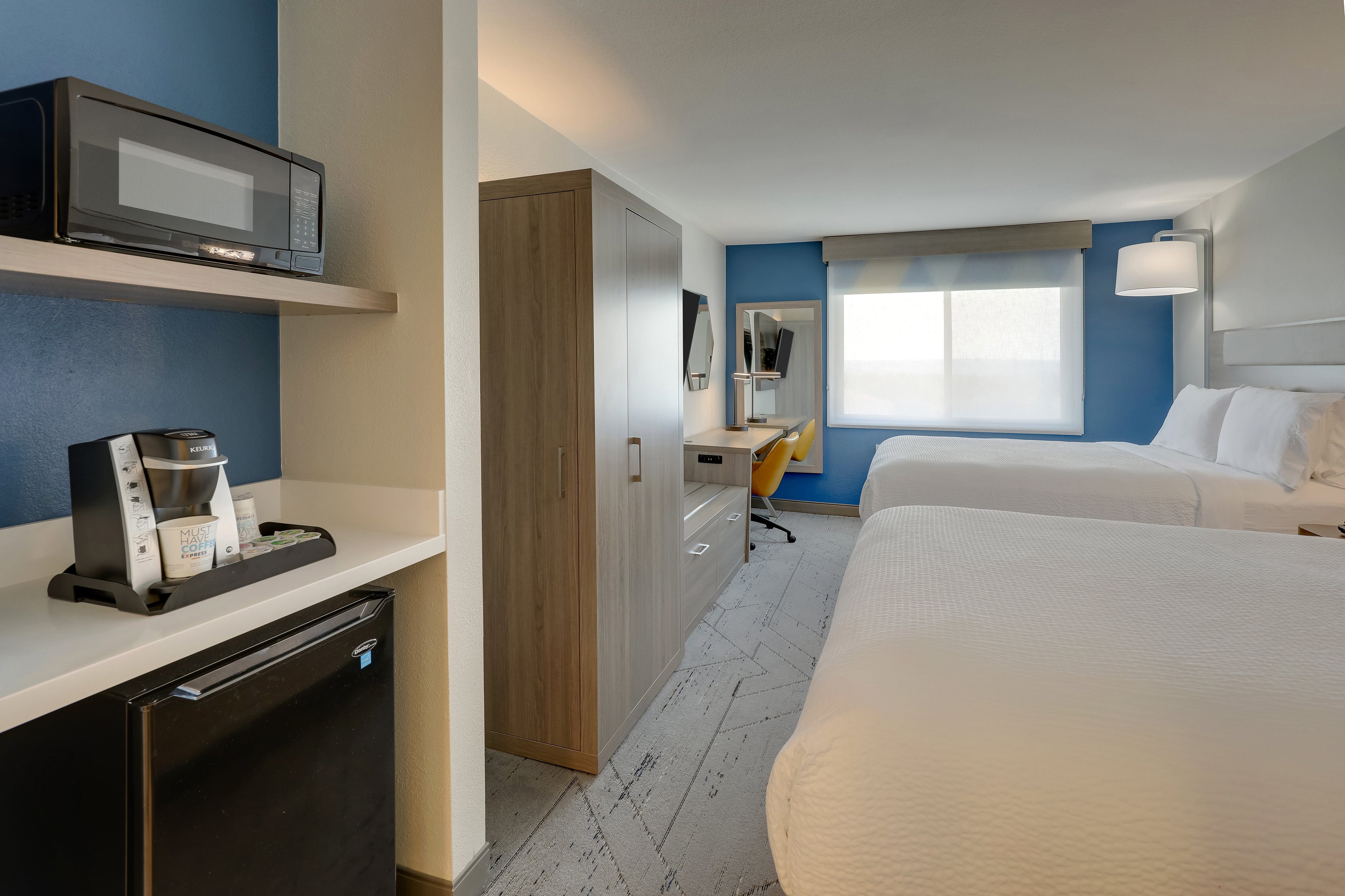 holiday inn express and suites branson 76 central