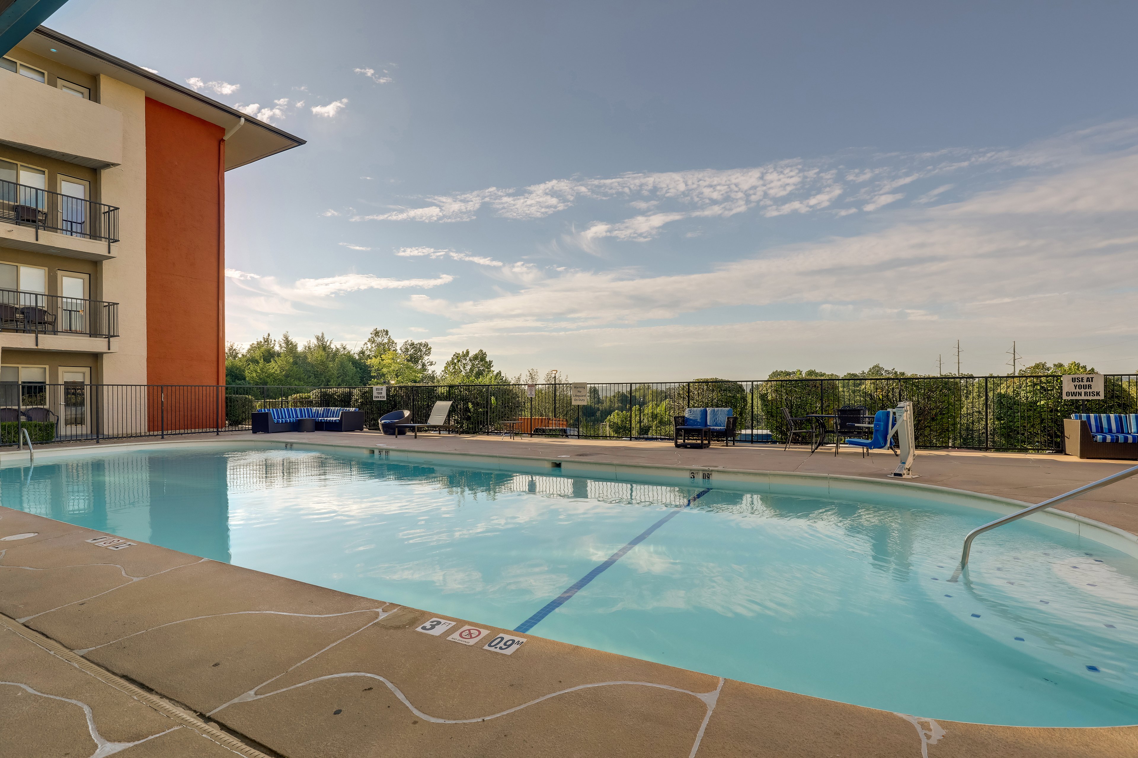 holiday inn express and suites branson 76 central