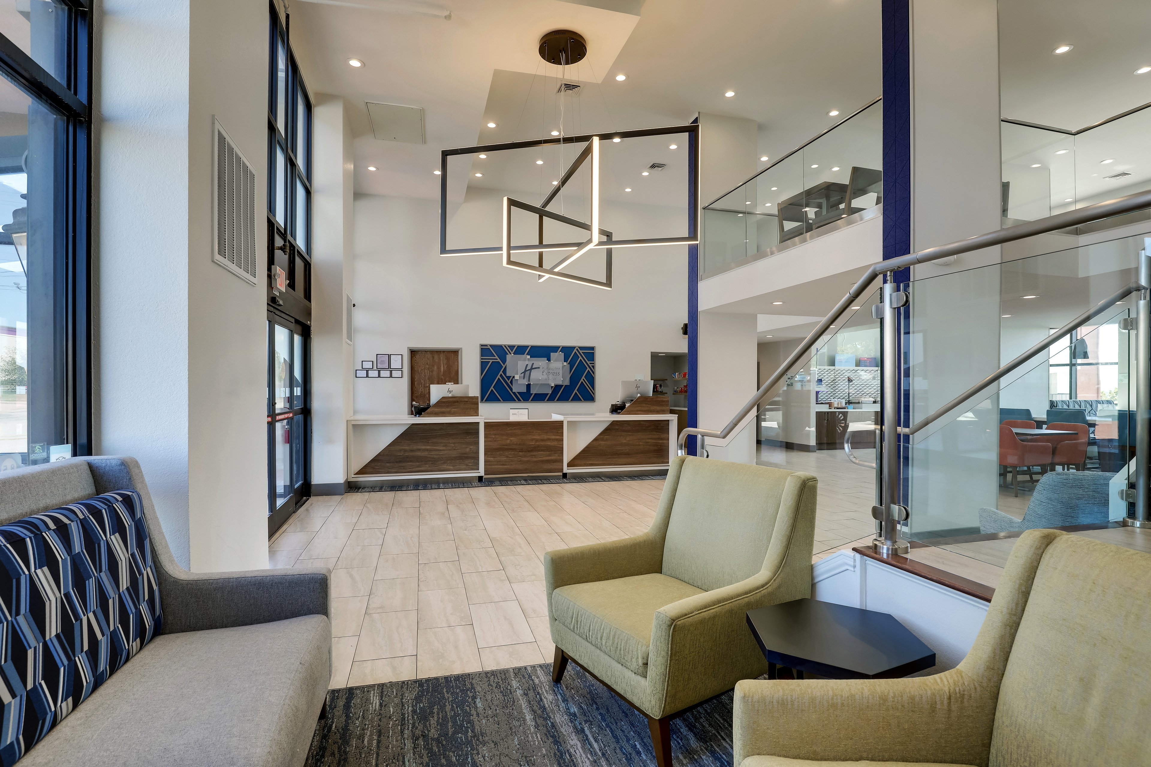 holiday inn express and suites branson 76 central