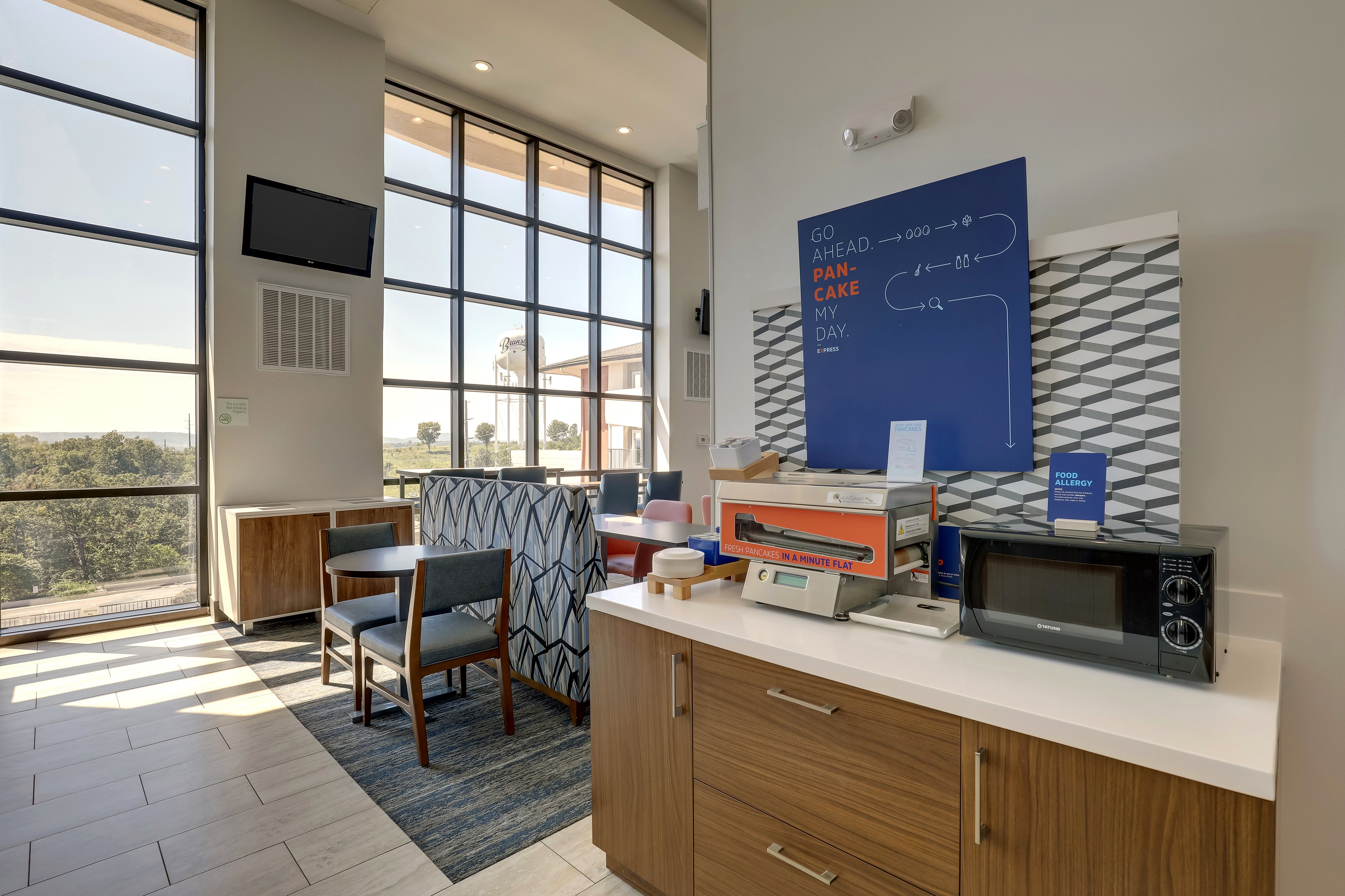 holiday inn express and suites branson 76 central