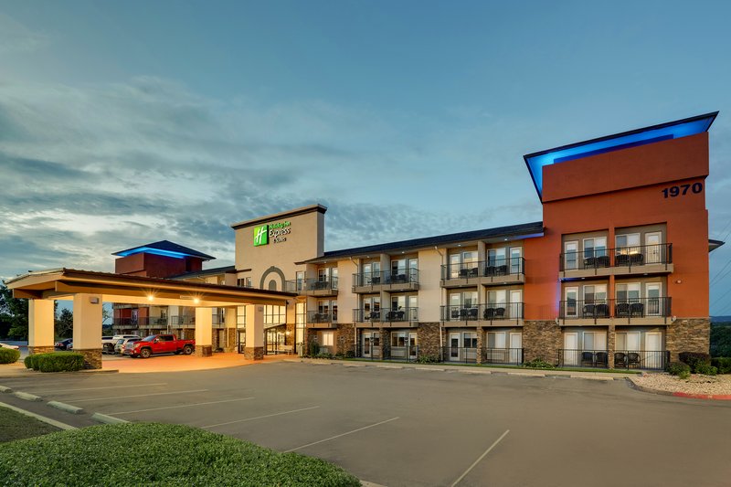 holiday inn express and suites branson 76 central
