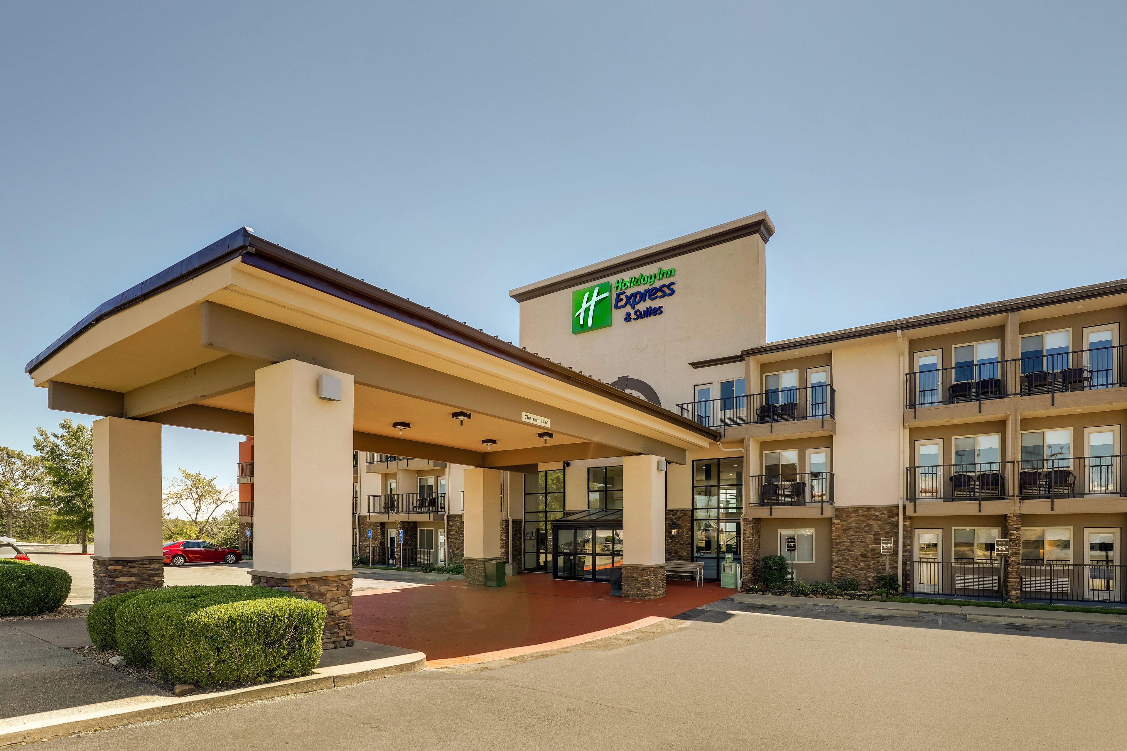 holiday inn express and suites branson 76 central