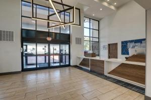 holiday inn express and suites branson 76 central