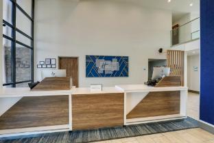 holiday inn express and suites branson 76 central