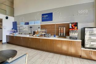 holiday inn express and suites branson 76 central