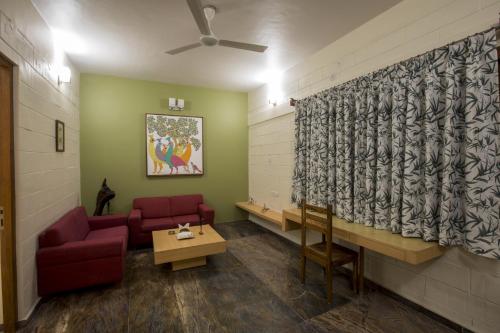 Pantheron Lodge Bandhavgarh India,,4 star