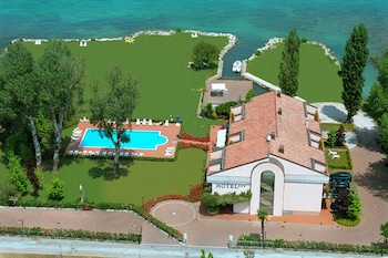 yachting hotel mistral