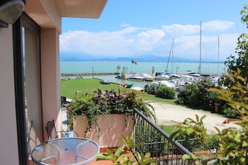 yachting hotel mistral