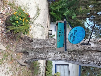 Three Sisters Cottages,754 Ne 3Rd Ave,4 star