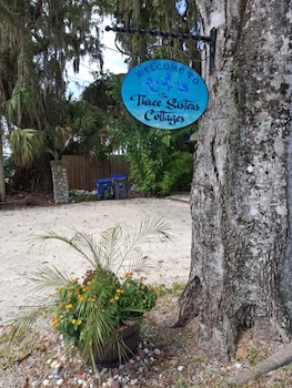 Three Sisters Cottages,754 Ne 3Rd Ave,4 star