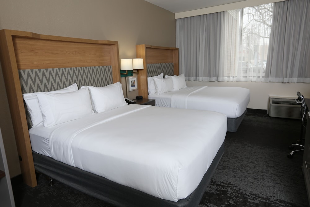 holiday inn north shore skokie