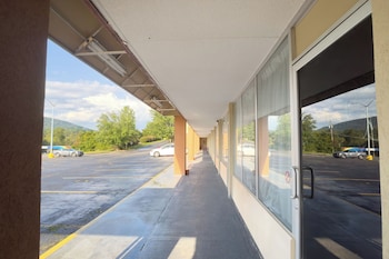 oyo hotel harriman near i 40