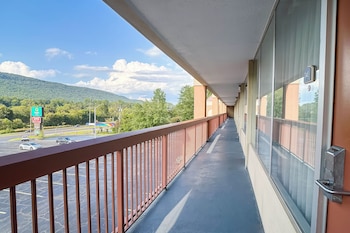 Oyo Hotel Harriman Near I-40,,3 star