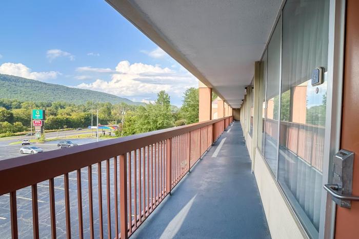 oyo hotel harriman near i 40