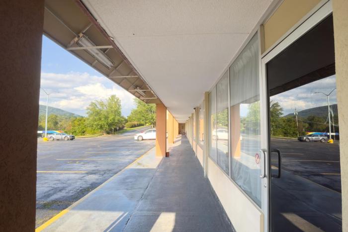 oyo hotel harriman near i 40