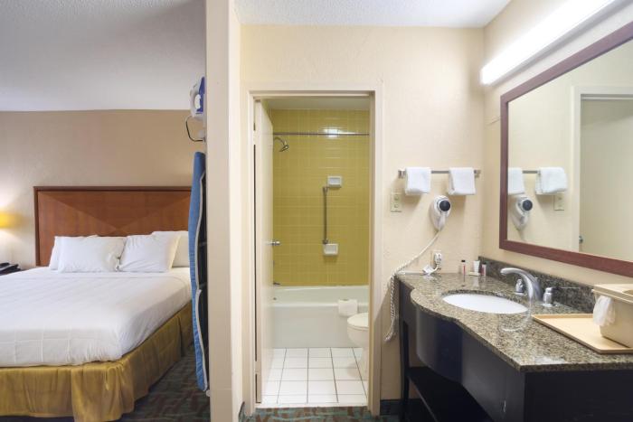 oyo hotel harriman near i 40