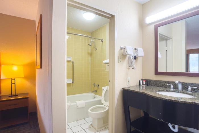 oyo hotel harriman near i 40
