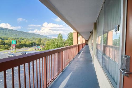 oyo hotel harriman near i 40