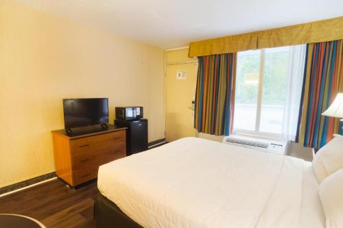 oyo hotel harriman near i 40
