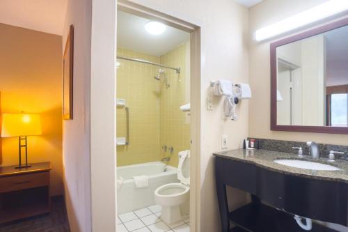 oyo hotel harriman near i 40