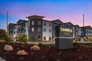 cambria hotel and suites