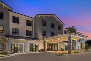 cambria hotel and suites