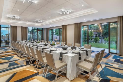 cambria hotel and suites