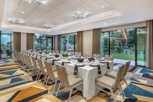 cambria hotel and suites