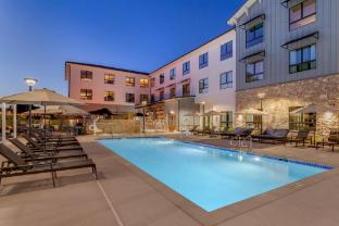 cambria hotel and suites