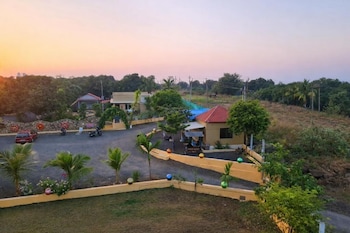 The Crystal Woods Resort,,3 star