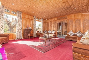 Prince Of Kashmir Luxury Houseboat,,4 star