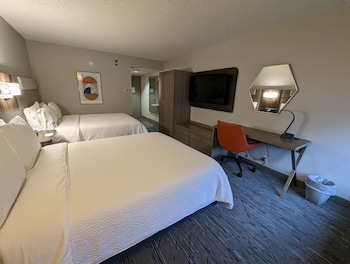 holiday inn express indianapolis airport by ihg
