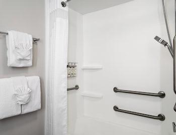 holiday inn express indianapolis airport by ihg