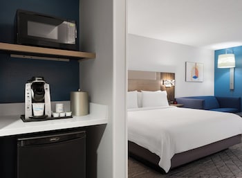 holiday inn express indianapolis airport by ihg