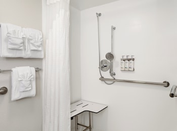 holiday inn express indianapolis airport by ihg