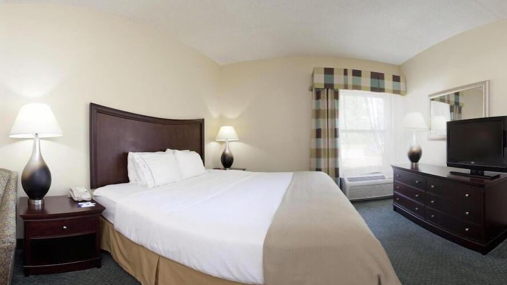 holiday inn express indianapolis airport by ihg