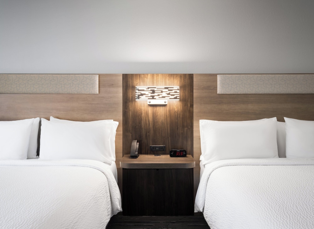 holiday inn express indianapolis airport by ihg