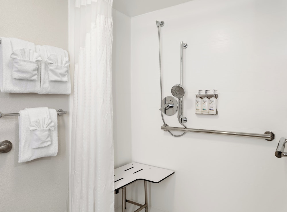 holiday inn express indianapolis airport by ihg