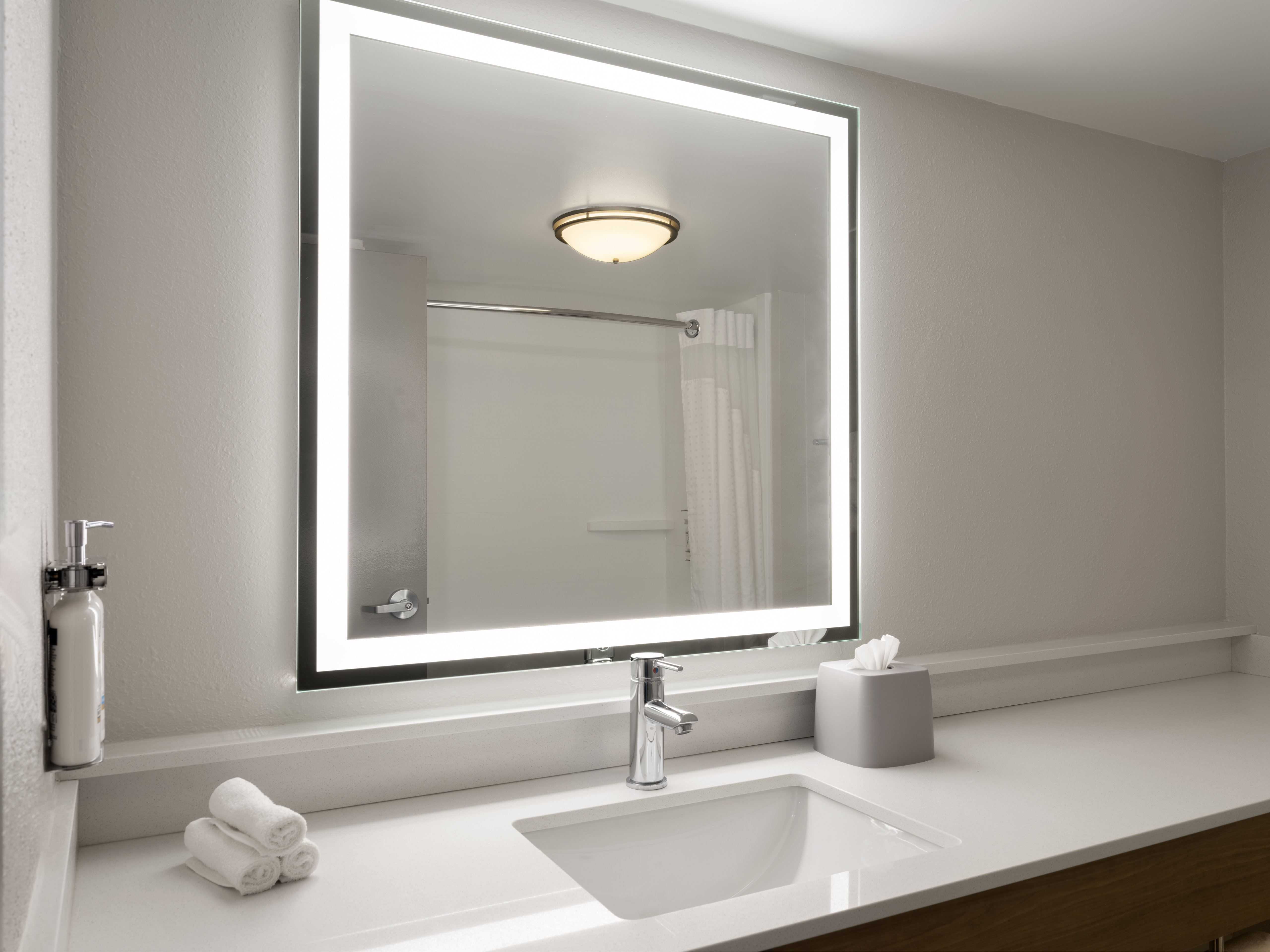 holiday inn express indianapolis airport by ihg