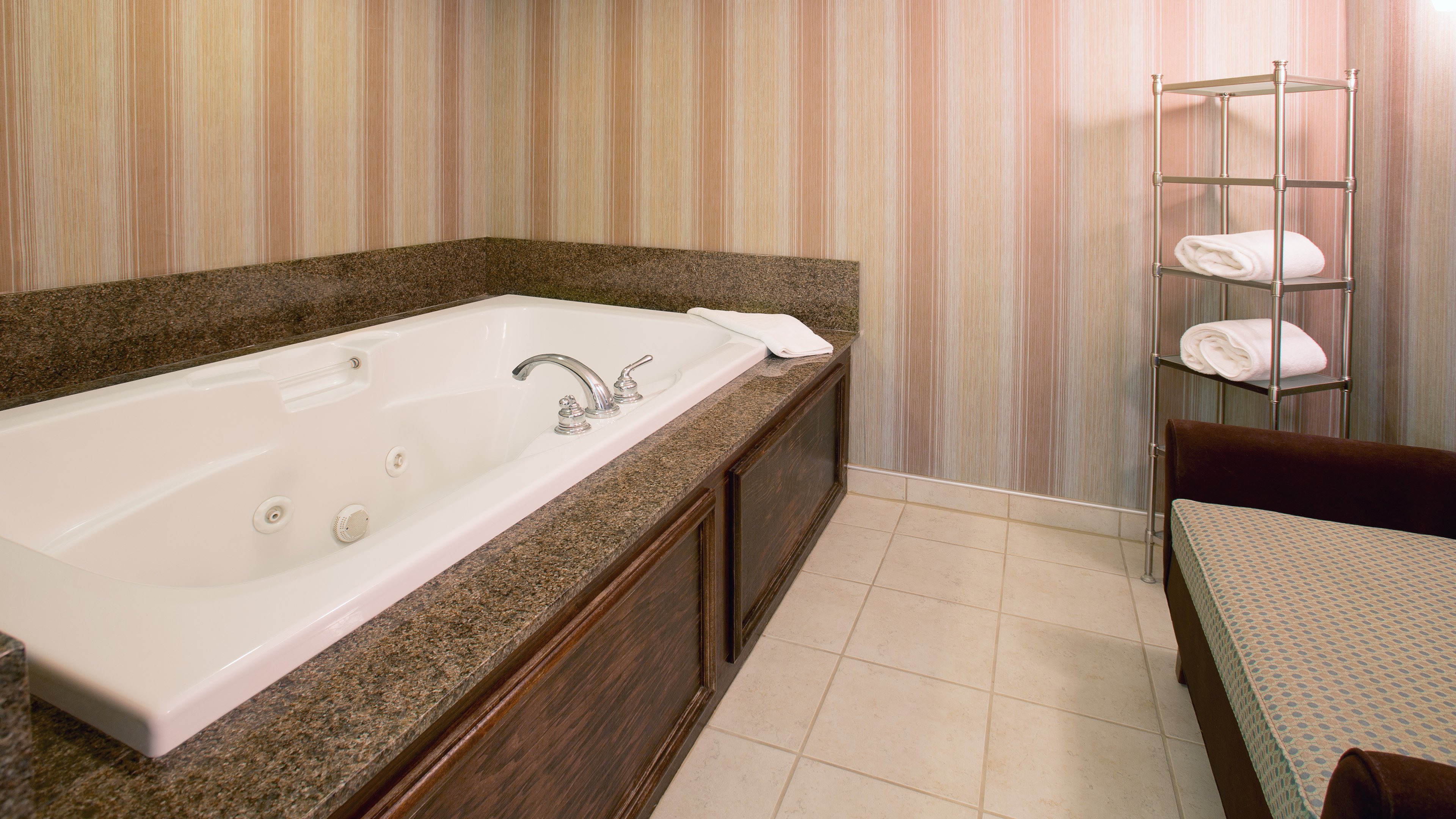 holiday inn express indianapolis airport by ihg