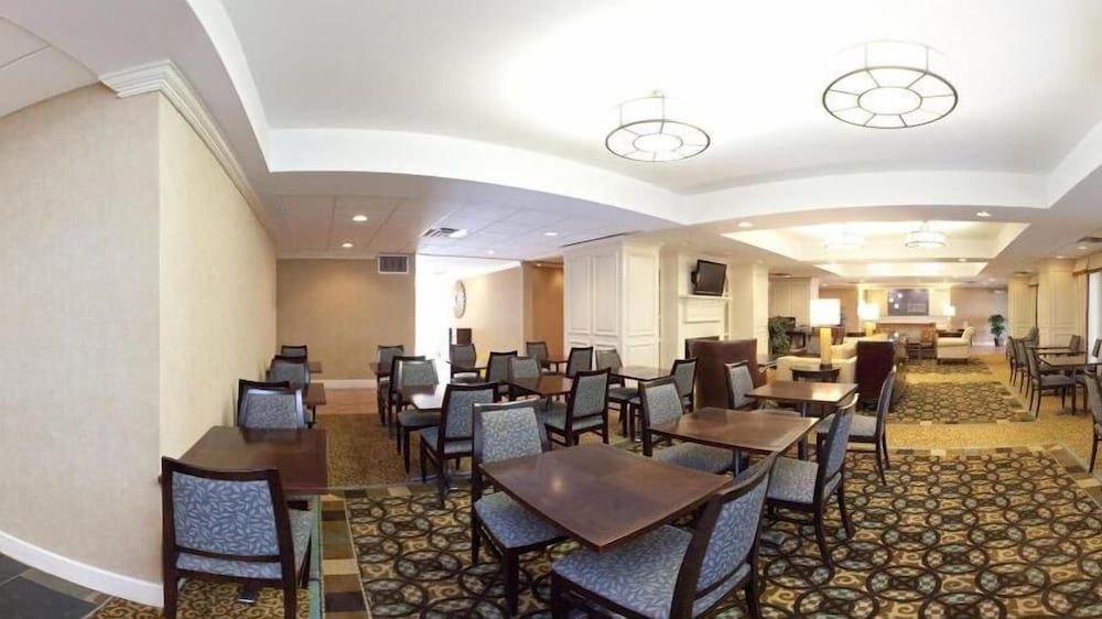 holiday inn express indianapolis airport by ihg