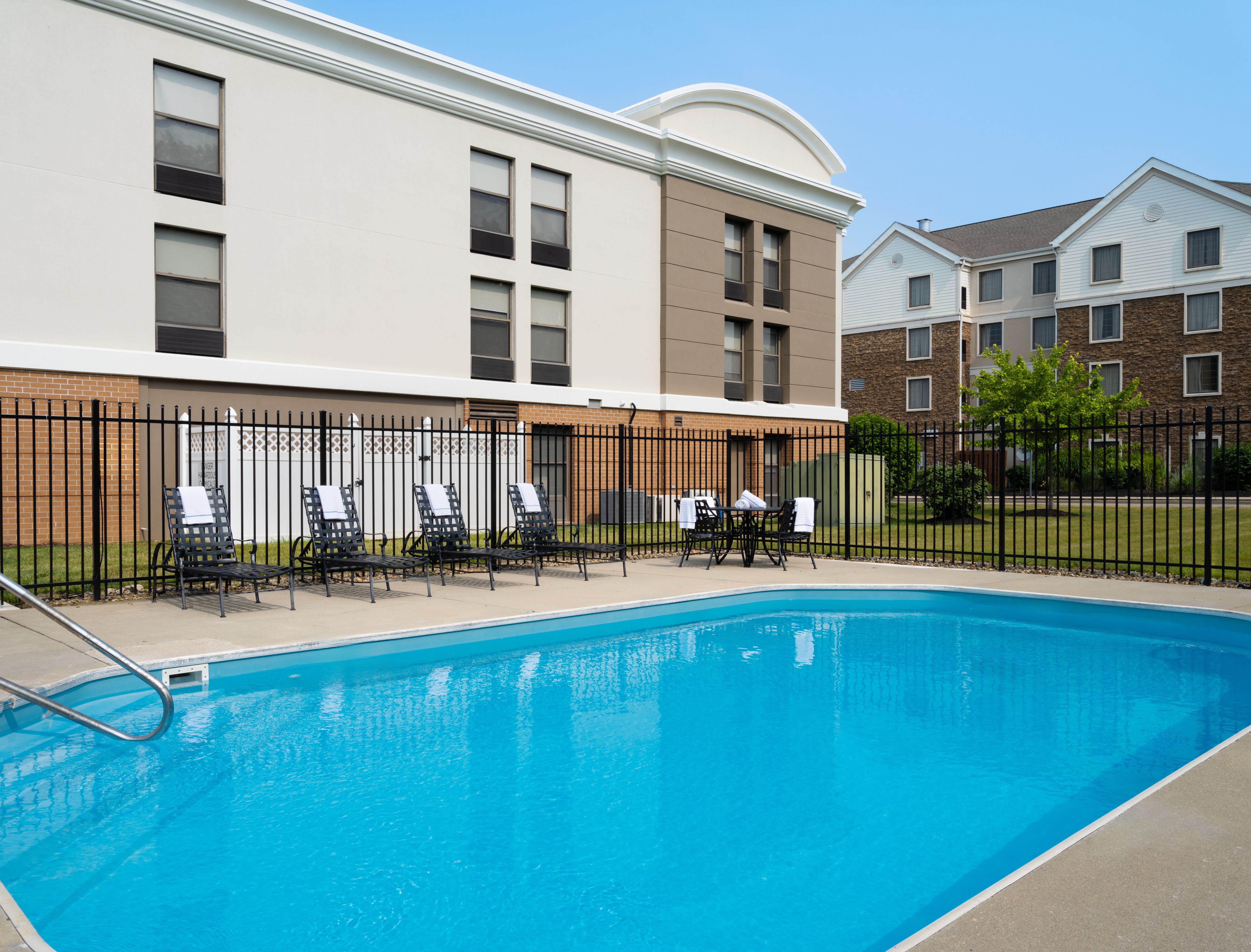 holiday inn express indianapolis airport by ihg