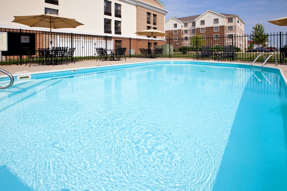 holiday inn express indianapolis airport by ihg
