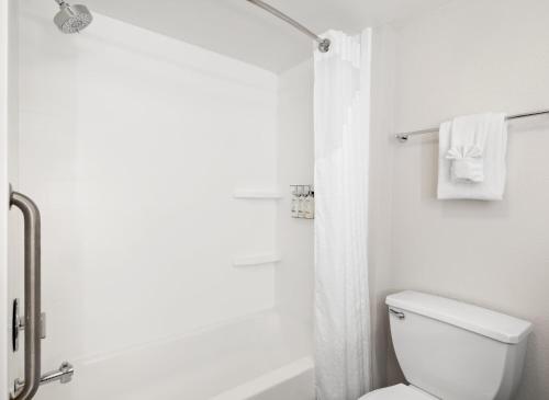 holiday inn express indianapolis airport by ihg