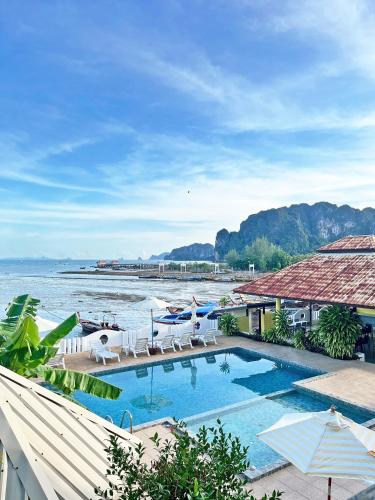 anyavee chom by the sea