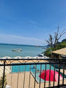anyavee chom by the sea
