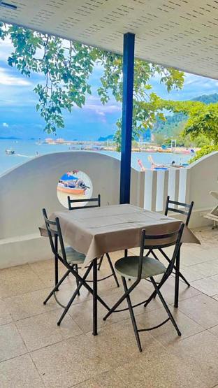 anyavee chom by the sea