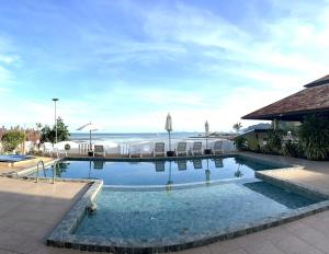 anyavee chom by the sea